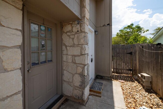 Building Photo - 2401 Singletree Ave