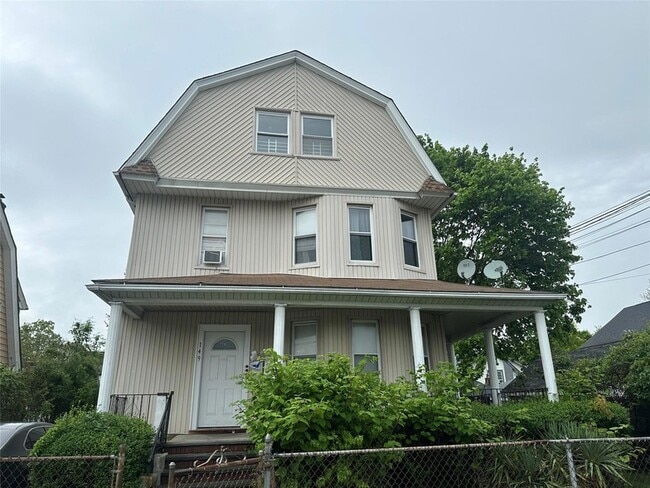 Primary Photo - 149 Washburn Ave