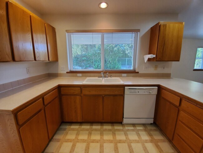 Building Photo - 810 S Dawes St