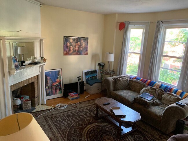 Building Photo - 4bed 1.5bath in Somerville is available in 9/1