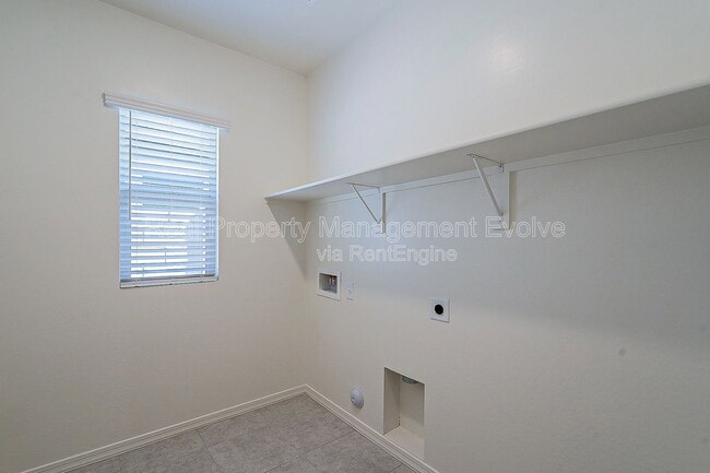 Building Photo - 6532 W Magdalena Ln