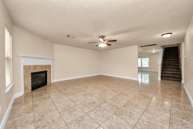 Building Photo - 2515 Knoll Shadows Ln