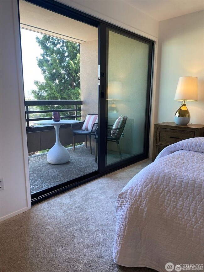 Building Photo - 2Bd/2Ba Seattle Condo