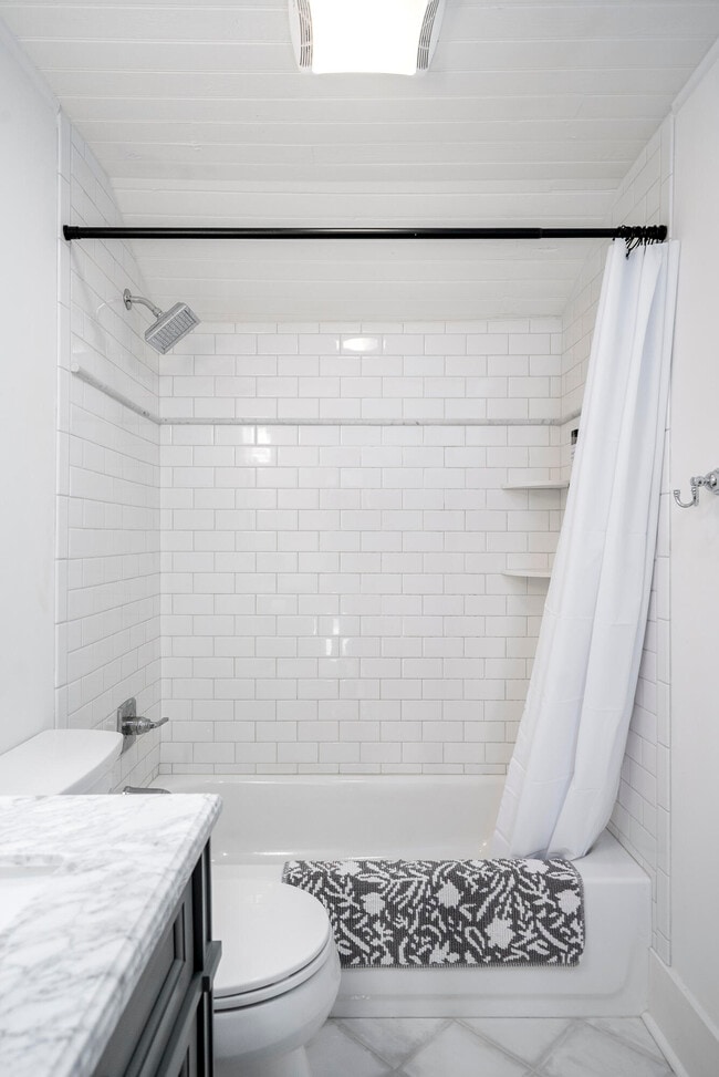 Building Photo - 227 Kershaw St NE