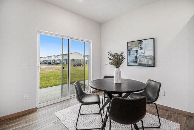 Building Photo - 5702 E Avett Pl