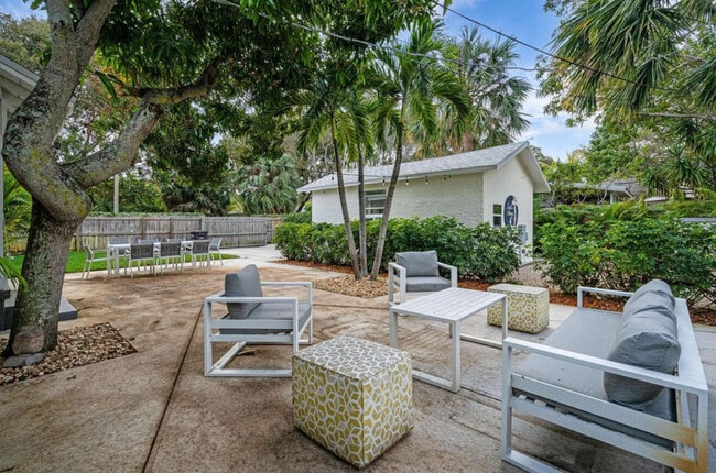 Building Photo - 5301 N Flagler Dr