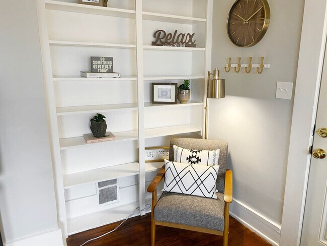 Building Photo - 1001 Hatch St