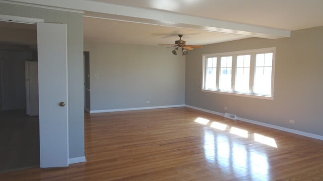 Building Photo - 3315 W Columbia Ave