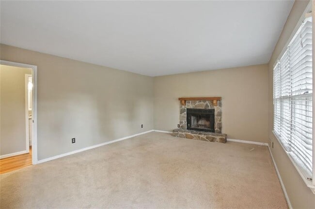 Building Photo - 461 Village Green Ct SW