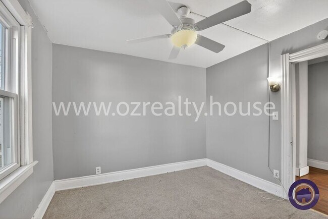 Building Photo - 837 Lorain St