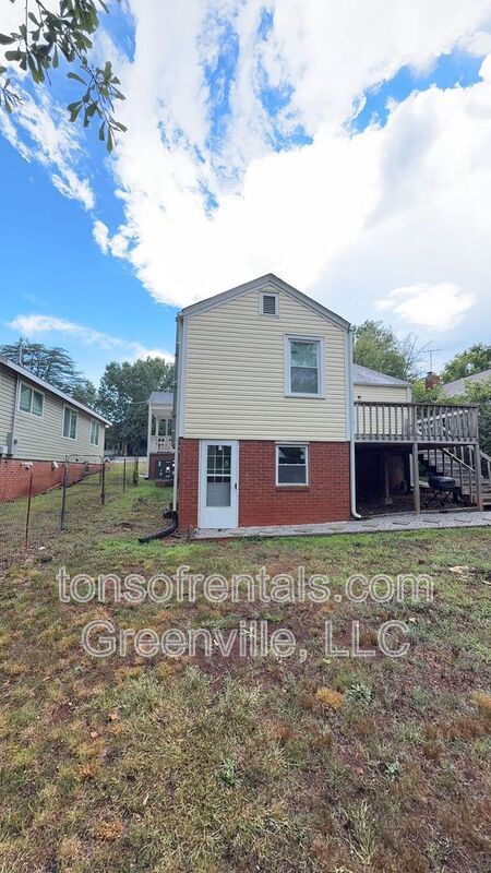 Building Photo - 412 Rogers Ave