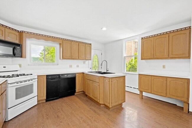 Building Photo - AVAILABLE APRIL 1ST, don't miss this BEAUTIFUL 3-Bedroom Home in Clairton!