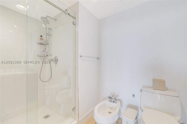 Building Photo - 2127 Brickell Ave