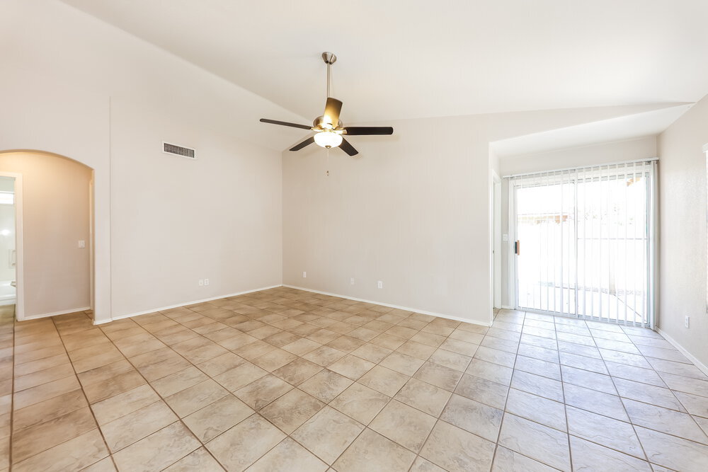 Building Photo - 2214 E Aire Libre Ave