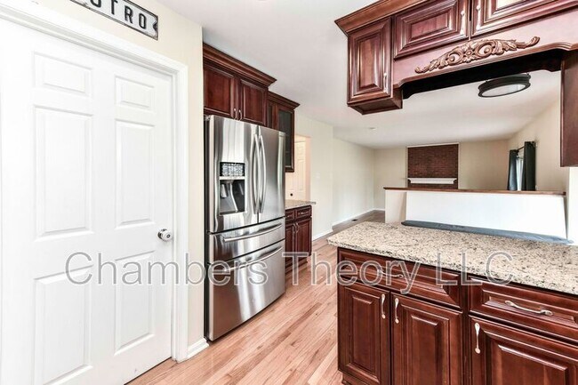 Building Photo - 9766 Oleander Ave