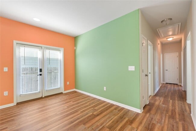 Building Photo - 448 Triumph Rd