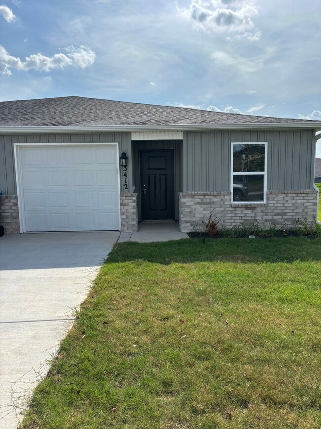 Primary Photo - 3412 SW Adoration St