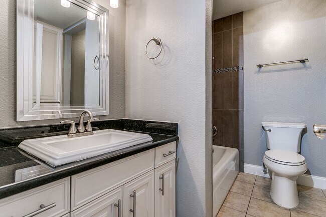 Building Photo - 2-BEDROOM CONDO AT OLMOS PARK TOWNHOMES