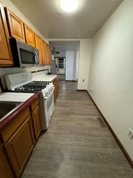 Building Photo - 154 N Franklin St