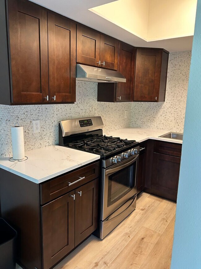 Building Photo - 543 S 900 E