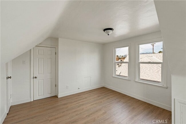 Building Photo - 272 W 9th St