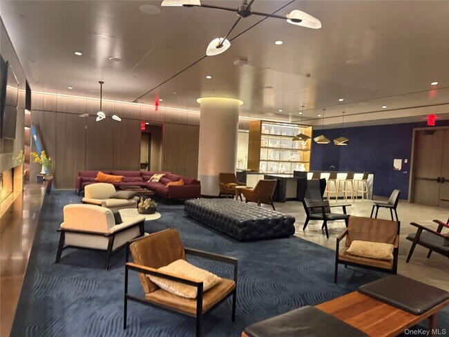 Building Photo - 252 South St