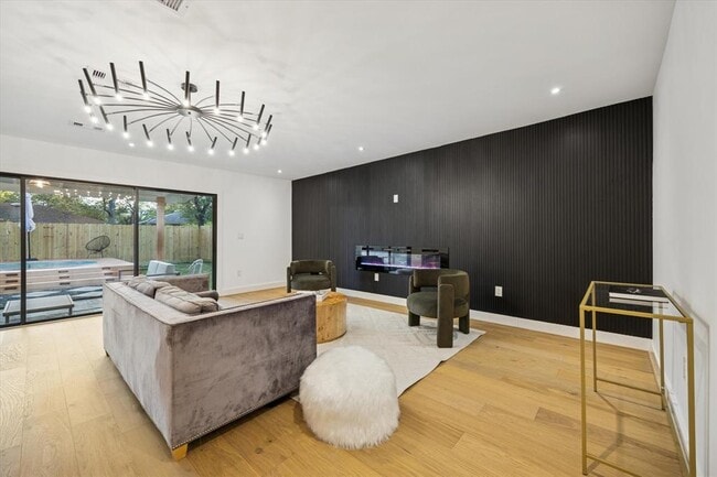 Building Photo - 1611 Ridgehaven Dr