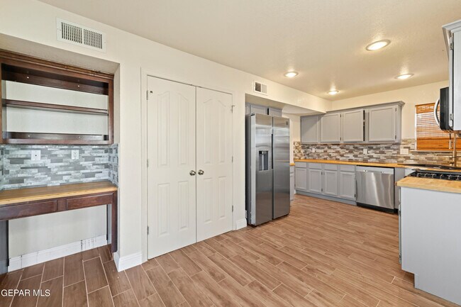 Building Photo - 11236 Northview Dr