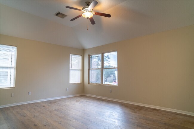 Building Photo - 3426 Barkers Crossing Ave