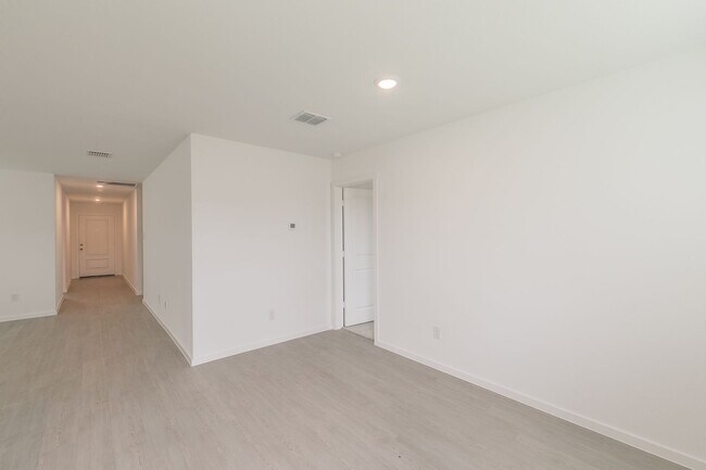 Building Photo - 3 bedroom 2 bath-brand new construction in...