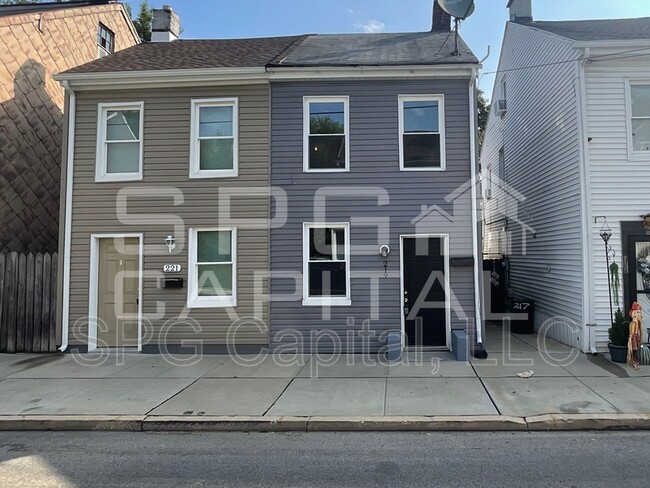 Primary Photo - 219 N Pine St