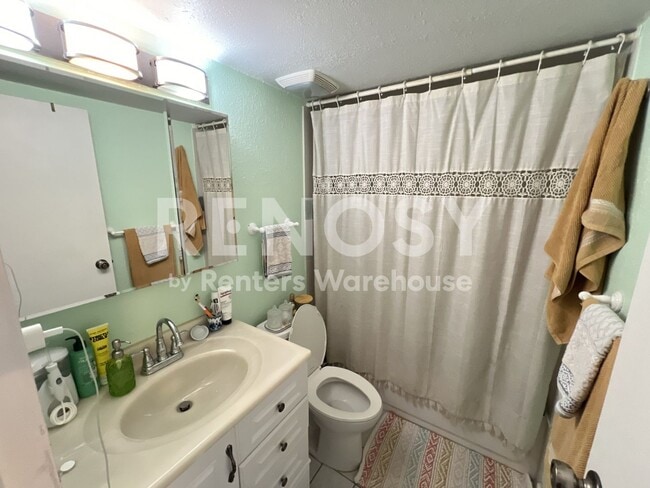 Building Photo - Beautiful 1 Bed 1 Bath in Capitol Hill (Water/sewer and Trash Utilities Included!)