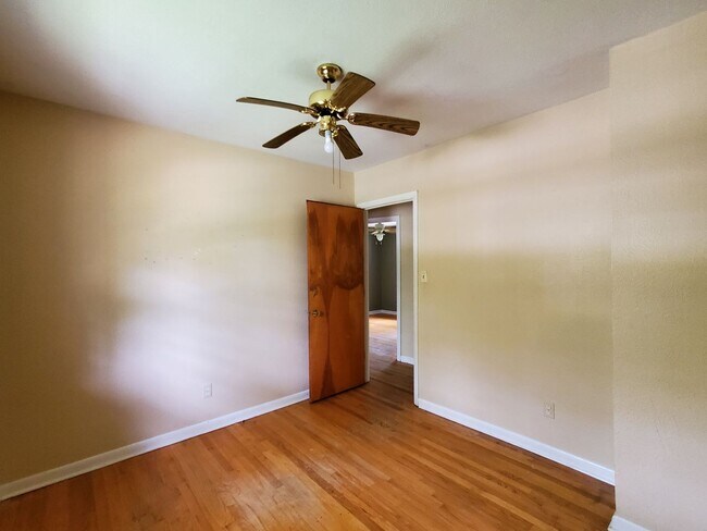 Building Photo - 1850 Dewsberry Pl