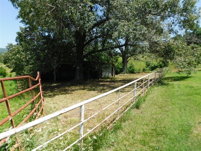 Building Photo - 1465 Country Rd