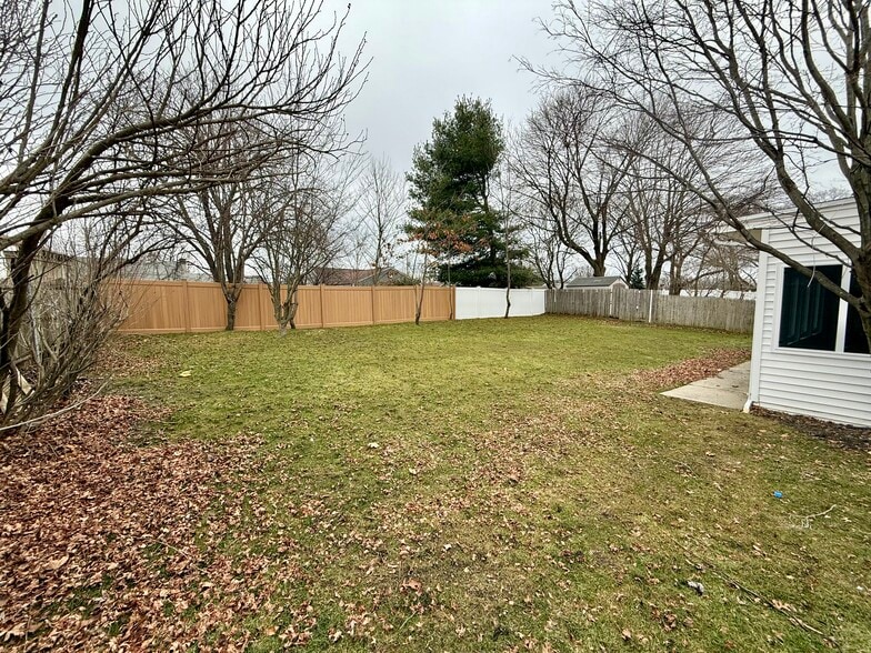 Building Photo - 160 Plantation Dr