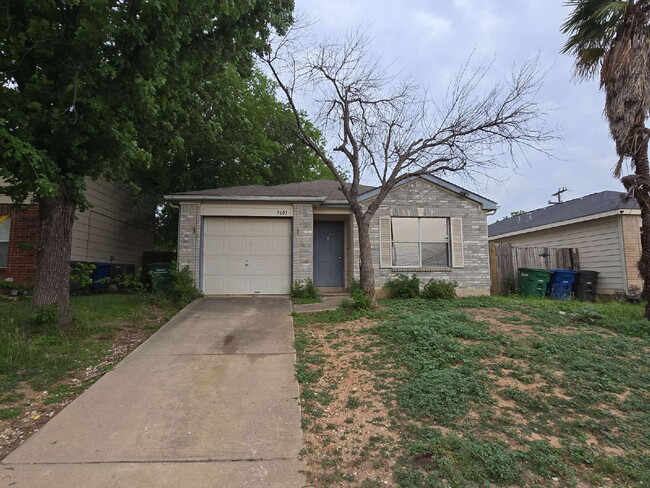 Building Photo - "Charming 3-Bedroom Sanctuary in San Anton...