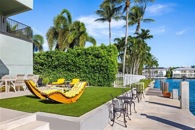 Building Photo - 70 Bay Colony Ln