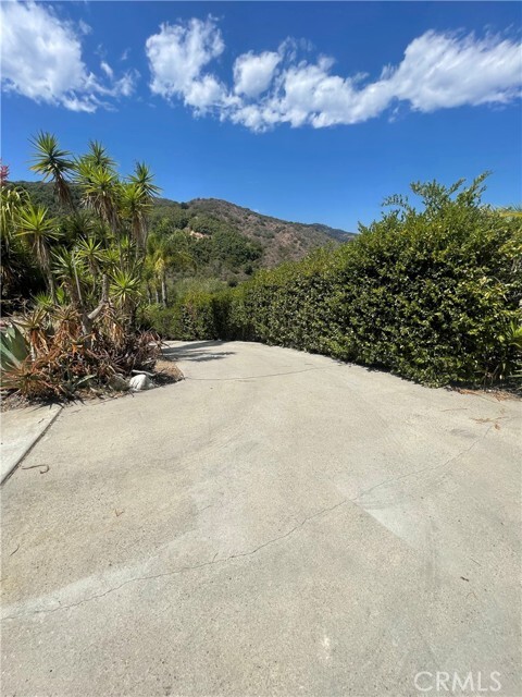 Building Photo - 1361 De Luz Rd