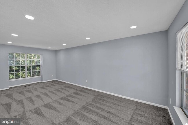 Building Photo - 801 High Plain Dr