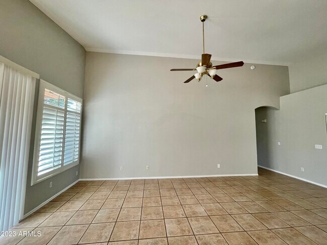 Building Photo - 4939 W Erie St