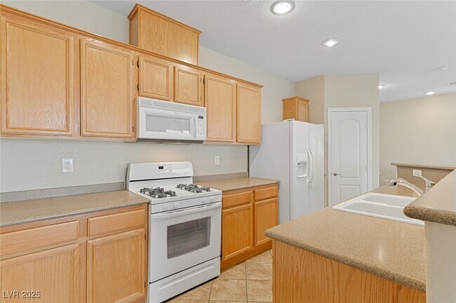 Building Photo - 7322 Fools Gold St