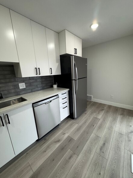 Kitchen - 664 E Ramona Ave