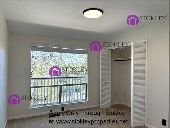 Building Photo - 790 Solana Dr