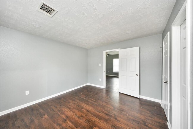 Building Photo - 2802 Bringhurst St