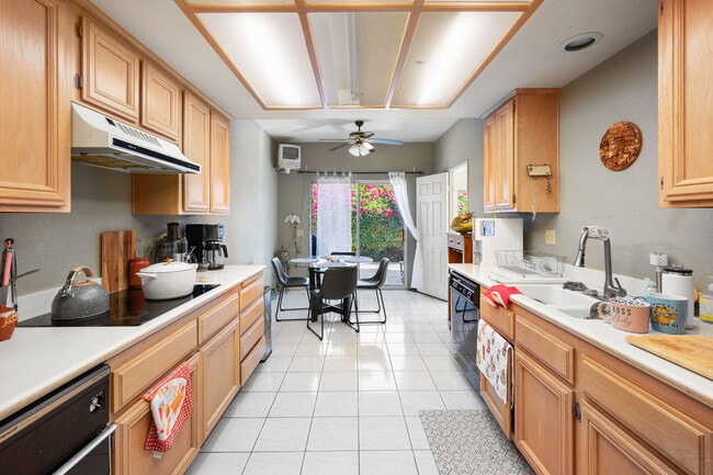 Building Photo - 48125 Vía Hermosa