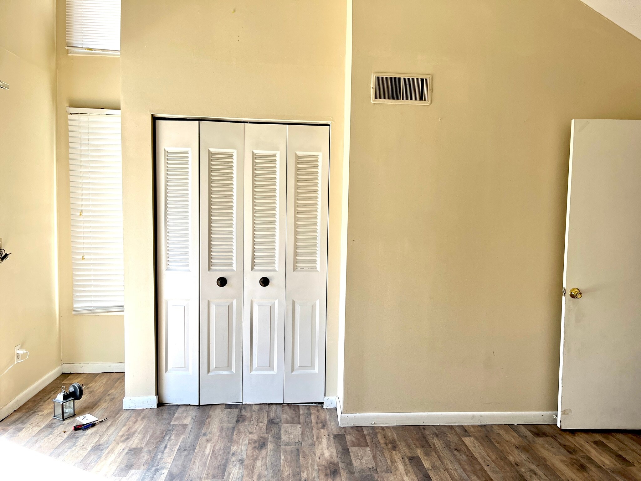 Building Photo - 589 Delzan Plz