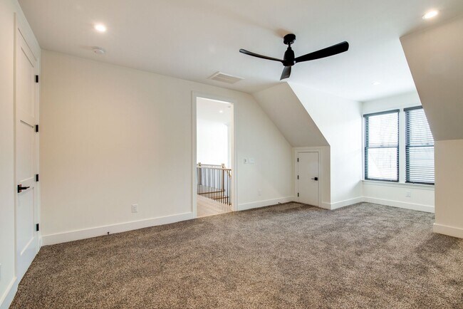 Building Photo - Like New 4 Bedroom Luxury Home in Franklin TN