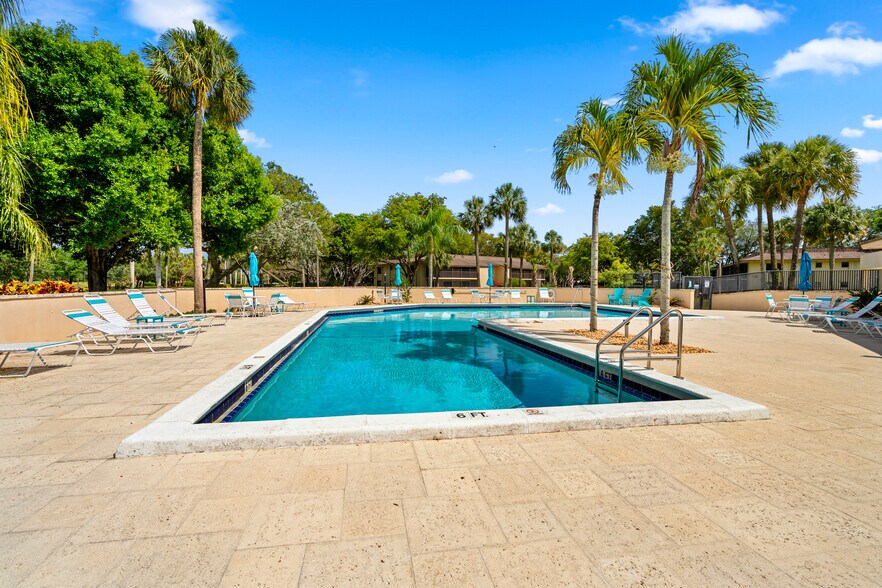 Building Photo - 123 Deer Creek Blvd