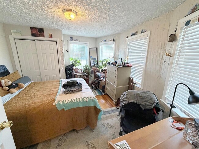 Building Photo - 519 Main St