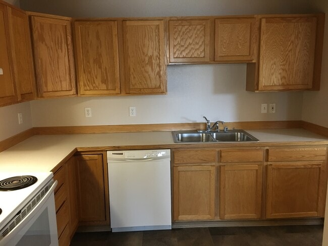 kitchen - 4001 Lunar Dr